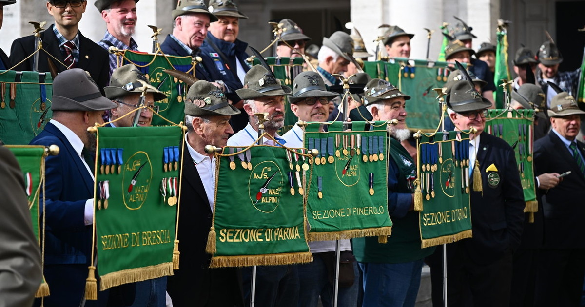 Alpini eroi a Genova, salvano la vita a un uomo colpito da infarto ...