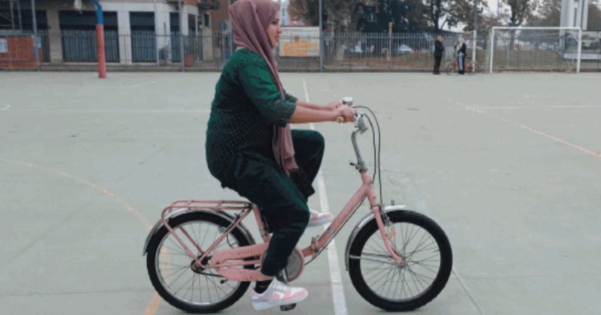 lezioni di bicicletta solo per donne migranti da Liberoquotidiano.it lezioni di bicicletta solo per donne migranti