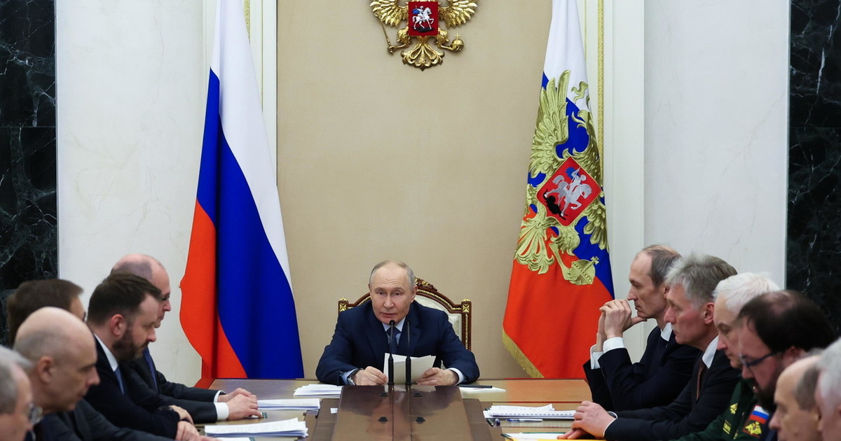 vladimir putin vieta gli orologi di polso cosa terrorizza lo zar da Liberoquotidiano.it vladimir putin vieta gli orologi di polso cosa terrorizza lo zar