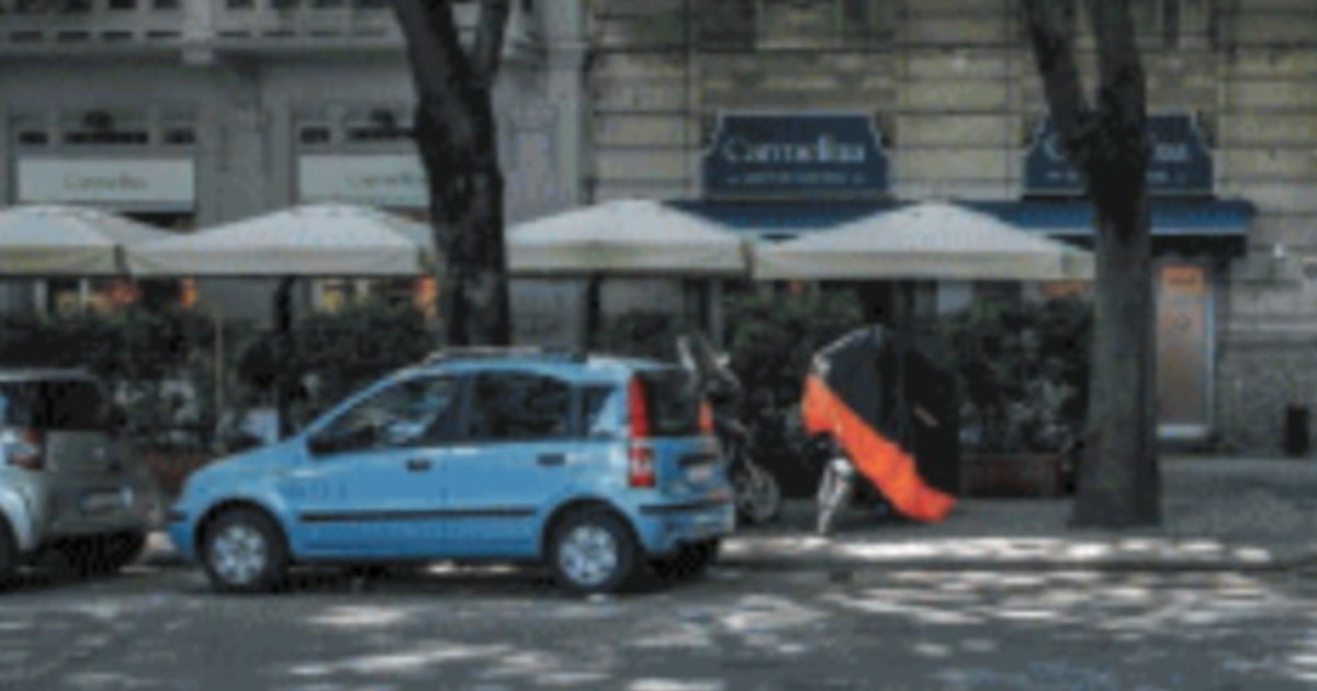 milano si ferma per far passare il camion ma arretra e lo investe una morte atroce da Liberoquotidiano.it milano si ferma per far passare il camion ma arretra e lo investe una morte atroce