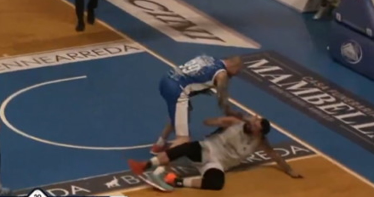 roseto ruvo di puglia choc nei playoff di basket pugni sotto canestro da Liberoquotidiano.it roseto ruvo di puglia choc nei playoff di basket pugni sotto canestro