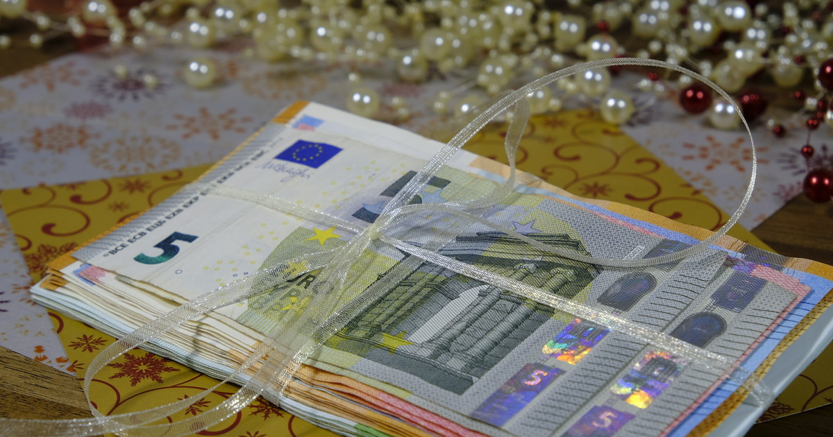 fermo nella scatola di biscotti libretti di risparmio di 70 anni fa anziana trova una fortuna da Liberoquotidiano.it fermo nella scatola di biscotti libretti di risparmio di 70 anni fa anziana trova una fortuna
