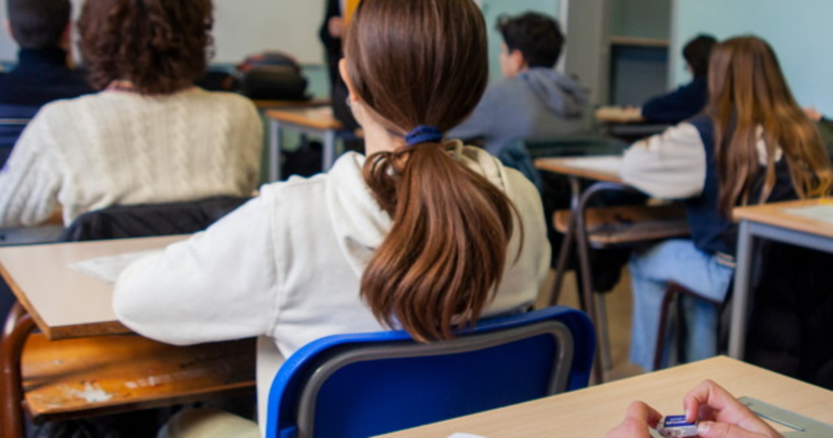 milano arrestato in classe un maestro di scuola elementare 232 accusato di abusi su minori da Liberoquotidiano.it milano arrestato in classe un maestro di scuola elementare 232 accusato di abusi su minori