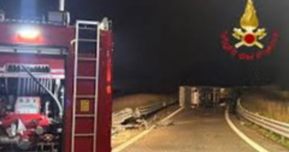 cerignola fuga dall alt e si schianta contro il guard rail muore uno choc chi era alla guida da Liberoquotidiano.it cerignola fuga dall alt e si schianta contro il guard rail muore uno choc chi era alla guida