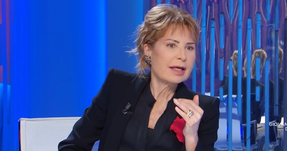 lilli gruber attacca bersani balbetta imbarazzo a otto e mezzo da Liberoquotidiano.it lilli gruber attacca bersani balbetta imbarazzo a otto e mezzo
