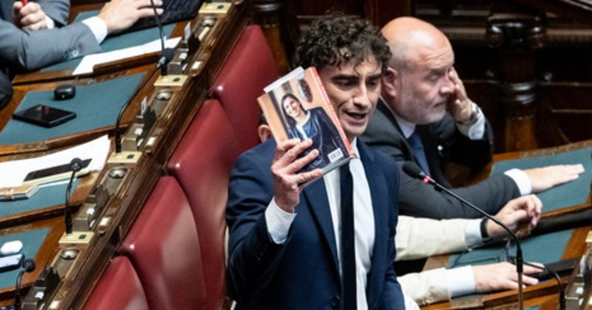 galeazzo bignami sbertuccia pd e m5s in aula segnatevi la data del 4 settembre da Liberoquotidiano.it galeazzo bignami sbertuccia pd e m5s in aula segnatevi la data del 4 settembre