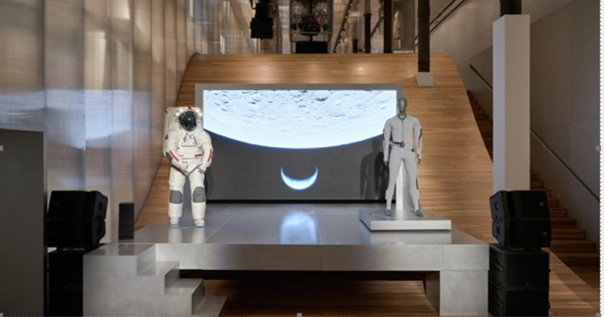 dalla moda alla luna prada veste il futuro da Liberoquotidiano.it dalla moda alla luna prada veste il futuro