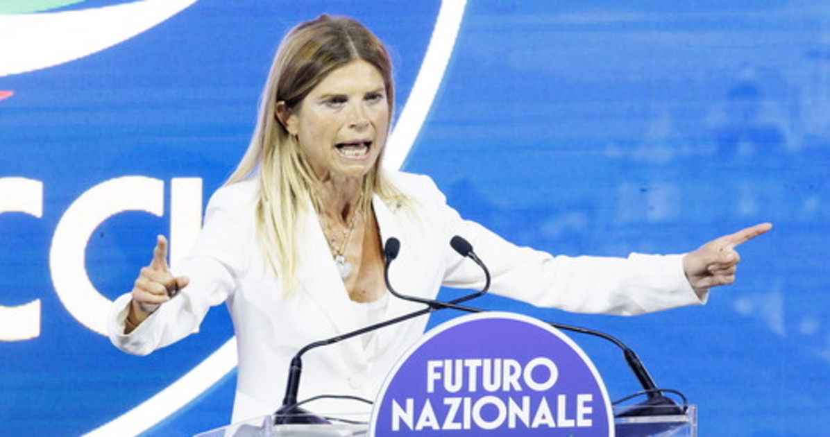 laura ravetto da vannacci con cosa si presenta sul palco da Liberoquotidiano.it laura ravetto da vannacci con cosa si presenta sul palco