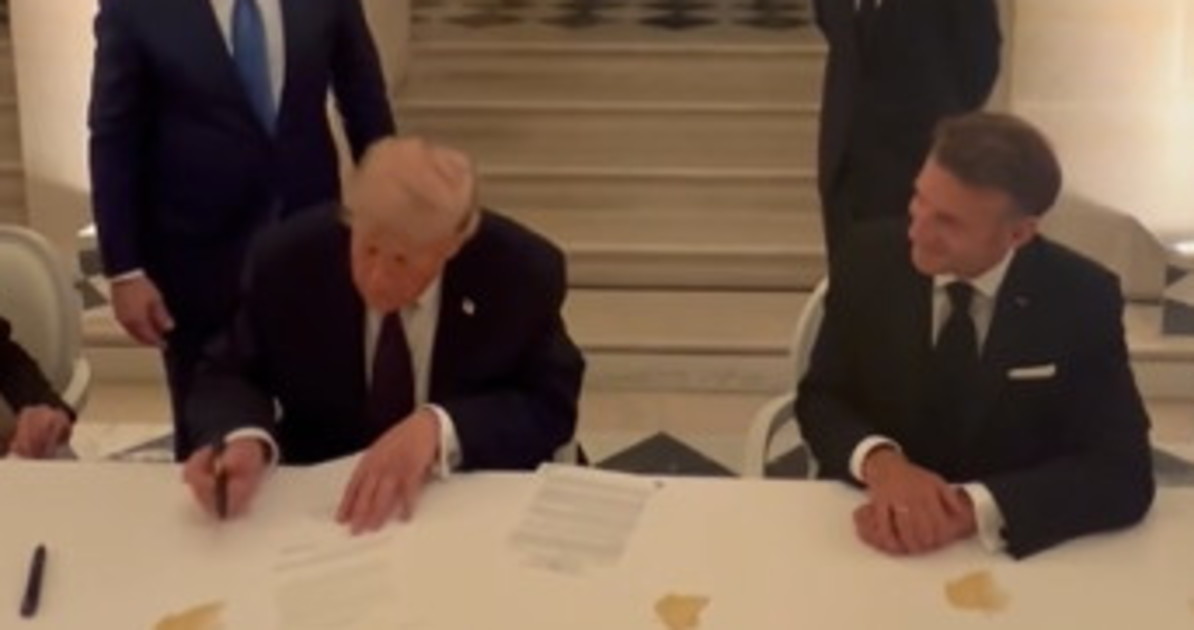 trump firma il memorandum con l iran a versailles per evitare una catastrofe economica da Liberoquotidiano.it trump firma il memorandum con l iran a versailles per evitare una catastrofe economica