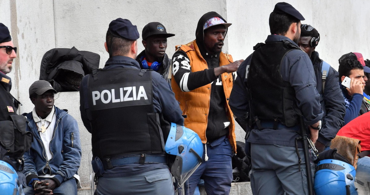 milano africano morde agente a un controllo di routine e gli squarcia il braccio da Liberoquotidiano.it milano africano morde agente a un controllo di routine e gli squarcia il braccio