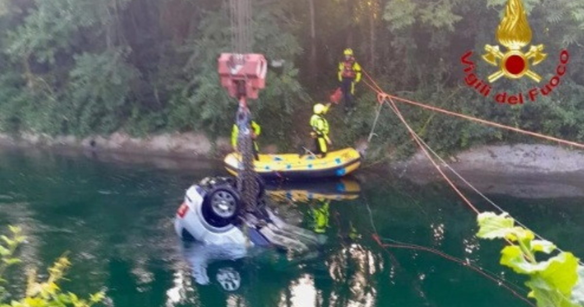 senago auto con 9 ragazzini a bordo precipita nel torrente una strage 3 morti da Liberoquotidiano.it senago auto con 9 ragazzini a bordo precipita nel torrente una strage 3 morti