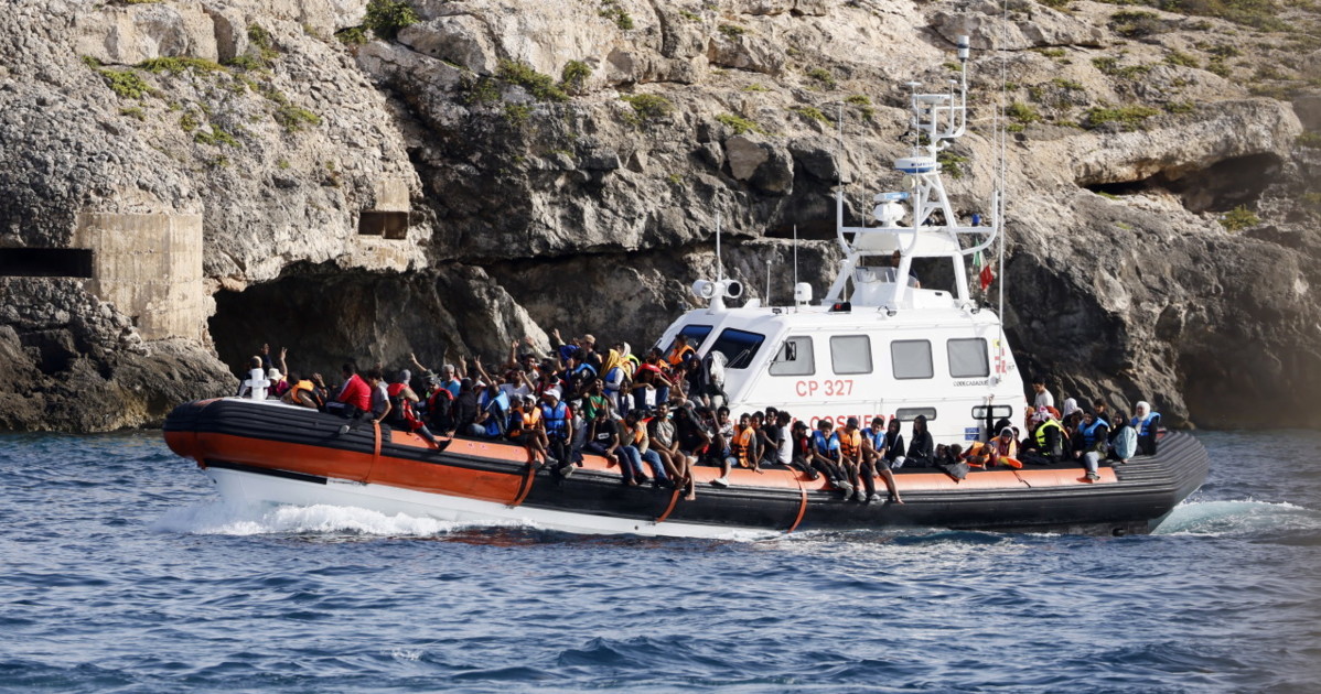l8217europa stringe sui clandestini e il pd fa lo spot a open arms da Liberoquotidiano.it l8217europa stringe sui clandestini e il pd fa lo spot a open arms