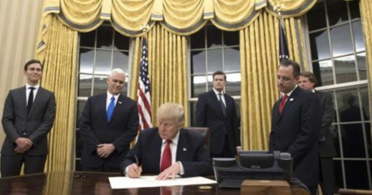 trump attacca ancora l italia nello studio ovale si 232 comportata malissimo da Liberoquotidiano.it trump attacca ancora l italia nello studio ovale si 232 comportata malissimo