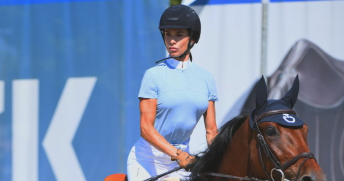 elisabetta canalis estate bollente dopo questa foto piovono insulti da Liberoquotidiano.it elisabetta canalis estate bollente dopo questa foto piovono insulti