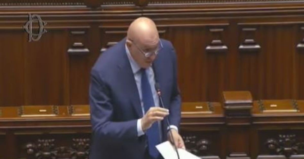 il video in cui crosetto asfalta la sinistra in aula fdi esulta da Liberoquotidiano.it il video in cui crosetto asfalta la sinistra in aula fdi esulta