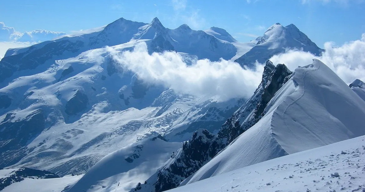 monte bianco clima impazzito cosa spunta in vetta a inizio luglio da Liberoquotidiano.it monte bianco clima impazzito cosa spunta in vetta a inizio luglio