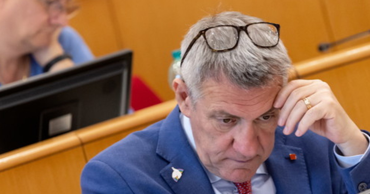 maurizio landini ritirata e umiliazione com 232 costretto a supplicare i nemici da Liberoquotidiano.it maurizio landini ritirata e umiliazione com 232 costretto a supplicare i nemici