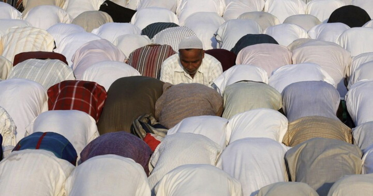 imam tra gli studenti la scuola pubblica deve restare laica e imparziale da Liberoquotidiano.it imam tra gli studenti la scuola pubblica deve restare laica e imparziale