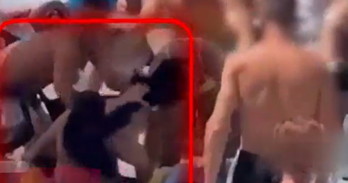 santa susanna 13enne occupa un lettino riservato massacrata in piscina video sconvolgente da Liberoquotidiano.it santa susanna 13enne occupa un lettino riservato massacrata in piscina video sconvolgente