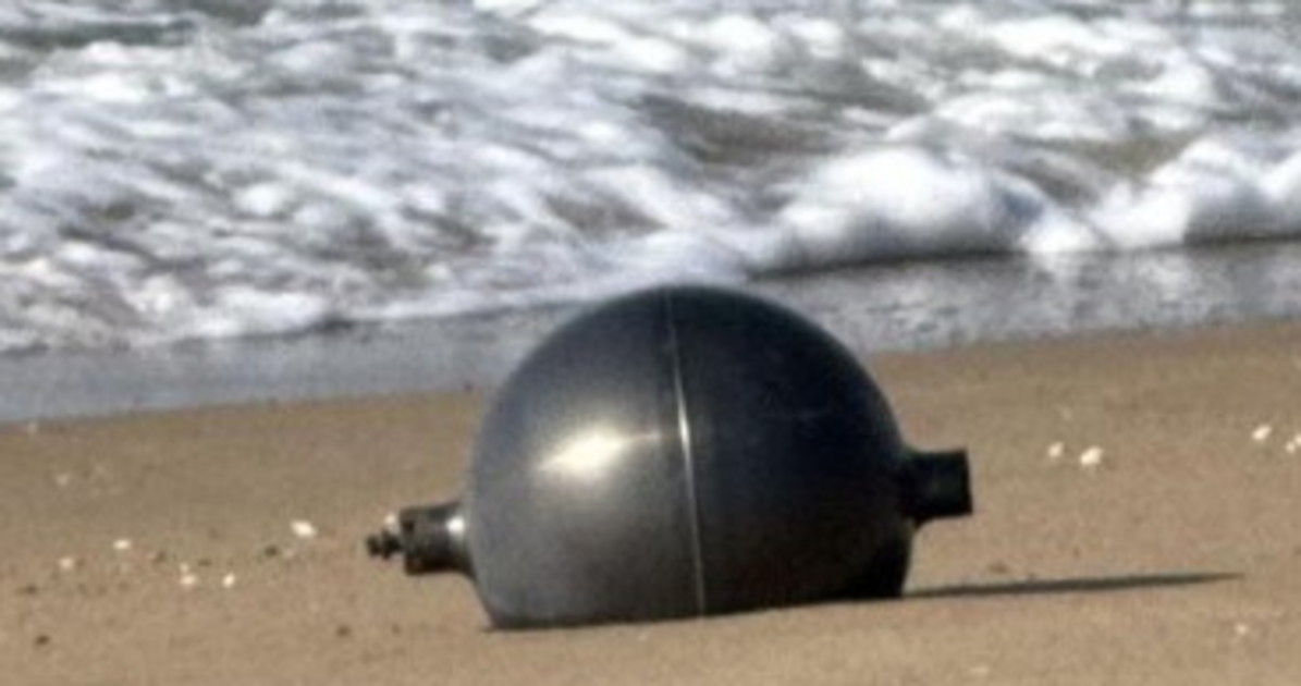 australia misteriose sfere metalliche rinvenute in spiaggia non toccatele il sospetto da Liberoquotidiano.it australia misteriose sfere metalliche rinvenute in spiaggia non toccatele il sospetto