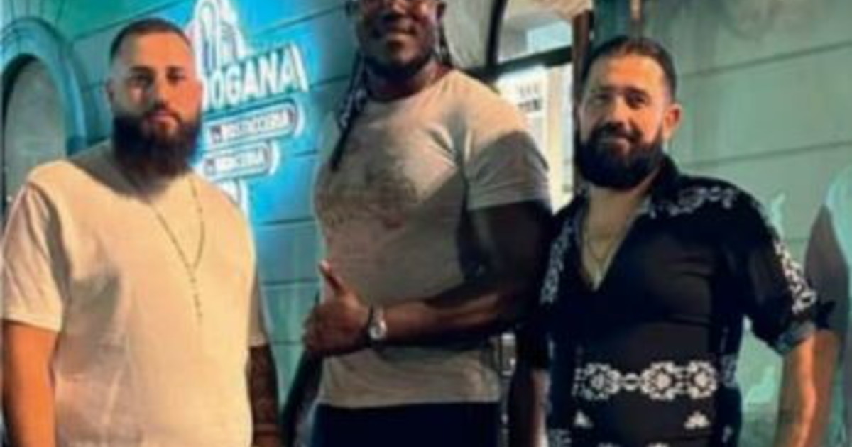 ranucci l uomo di lavitola insieme ai bombaroli la foto choc da Liberoquotidiano.it ranucci l uomo di lavitola insieme ai bombaroli la foto choc