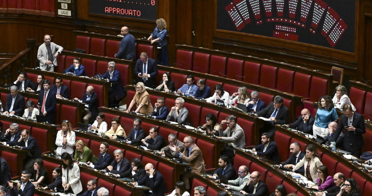 legge elettorale la camera approva il centrodestra esulta in aula da Liberoquotidiano.it legge elettorale la camera approva il centrodestra esulta in aula