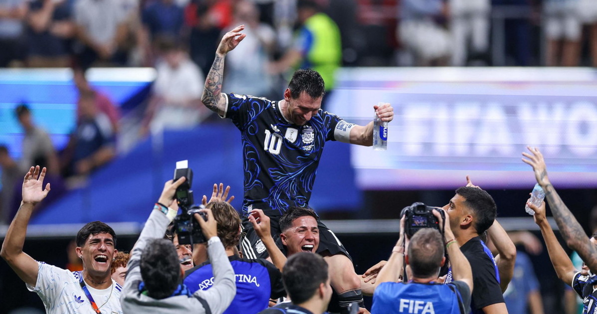 il calcio piegato allo show da Liberoquotidiano.it il calcio piegato allo show