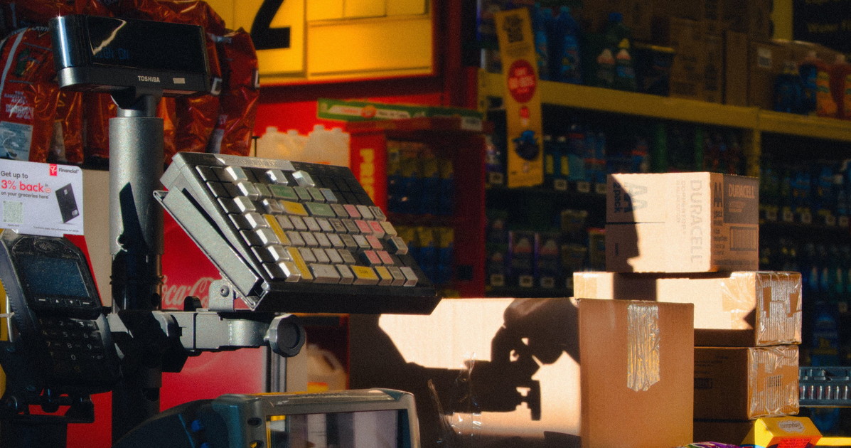 firenze non riesce ad aprire la cassa sventa una rapina il primo giorno di lavoro da Liberoquotidiano.it firenze non riesce ad aprire la cassa sventa una rapina il primo giorno di lavoro
