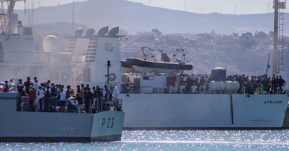 il business dei falsi contratti che aggira le regole dell8217immigrazione quando il lavoro diventa una merce da vendere da Liberoquotidiano.it il business dei falsi contratti che aggira le regole dell8217immigrazione quando il lavoro diventa una merce da vendere