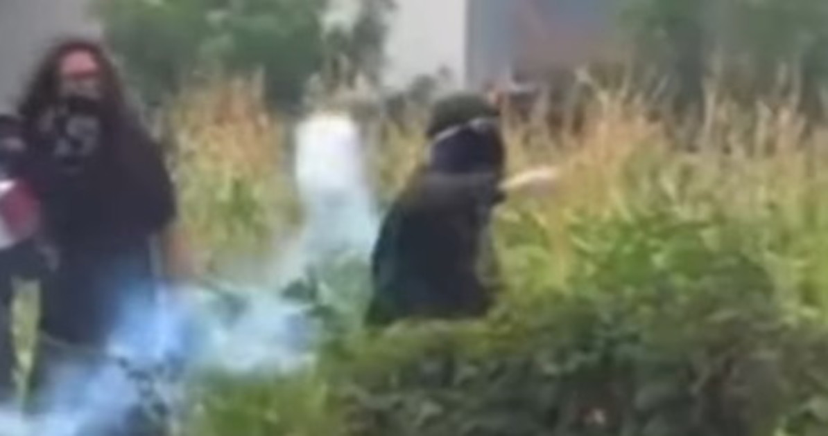 no tav l assalto antagonista al cantiere in fiamme le camionette dei carabinieri da Liberoquotidiano.it no tav l assalto antagonista al cantiere in fiamme le camionette dei carabinieri