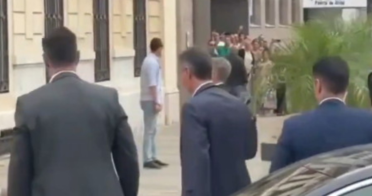 ceuta nel caos arriva pedro sanchez accolto a insulti poi la spara colpa delle mafie da Liberoquotidiano.it ceuta nel caos arriva pedro sanchez accolto a insulti poi la spara colpa delle mafie