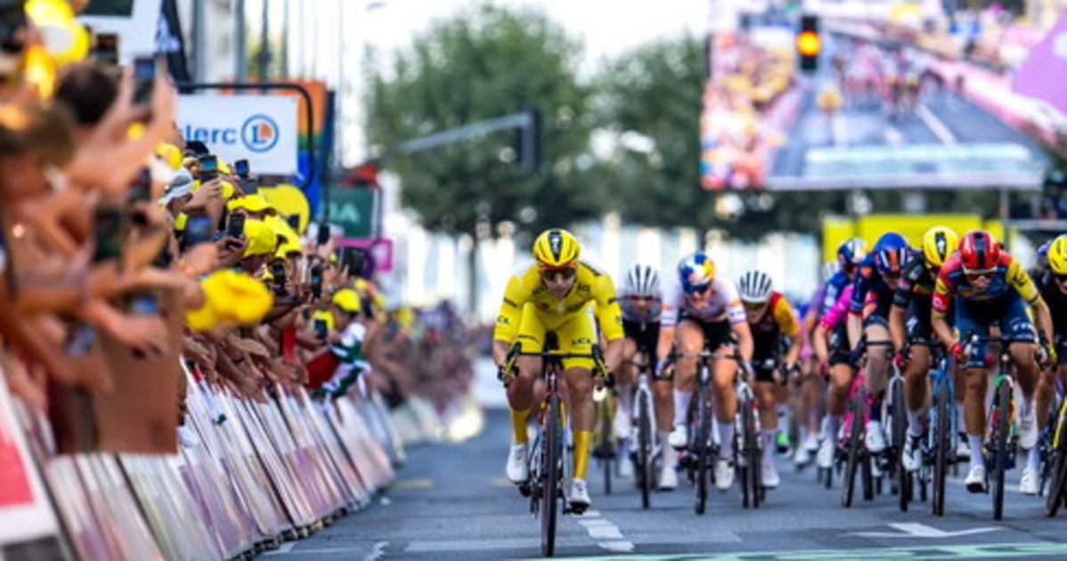 tour de france ispezionati tutti i reggiseni scoppia il caso da Liberoquotidiano.it tour de france ispezionati tutti i reggiseni scoppia il caso