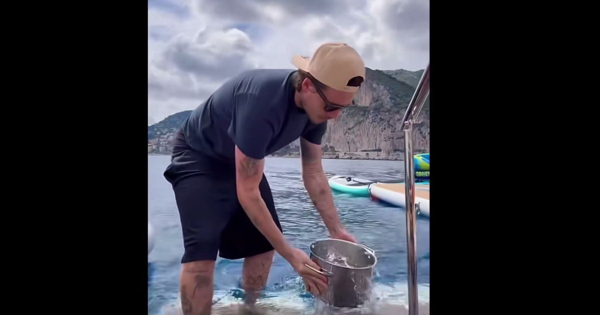 brooklyn beckham cuoce la pasta con l acqua di mare travolto dagli insulti da Liberoquotidiano.it brooklyn beckham cuoce la pasta con l acqua di mare travolto dagli insulti