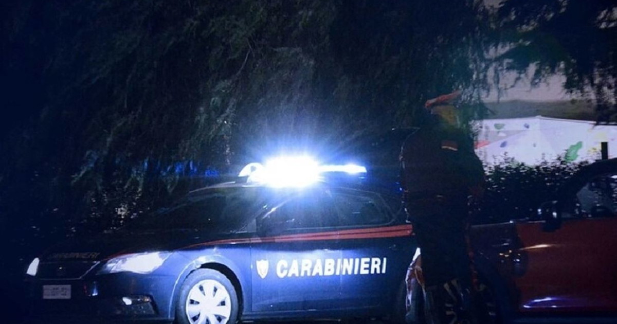 parma tenta il furto ma finisce male intrappolato sul tetto di un auto chiama il 112 da Liberoquotidiano.it parma tenta il furto ma finisce male intrappolato sul tetto di un auto chiama il 112