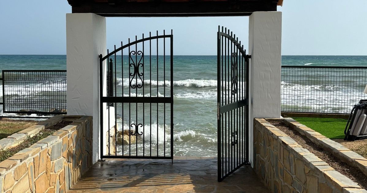 castellammare di stabia prenota una casa vacanze la terribile scoperta chi c era dentro da Liberoquotidiano.it castellammare di stabia prenota una casa vacanze la terribile scoperta chi c era dentro