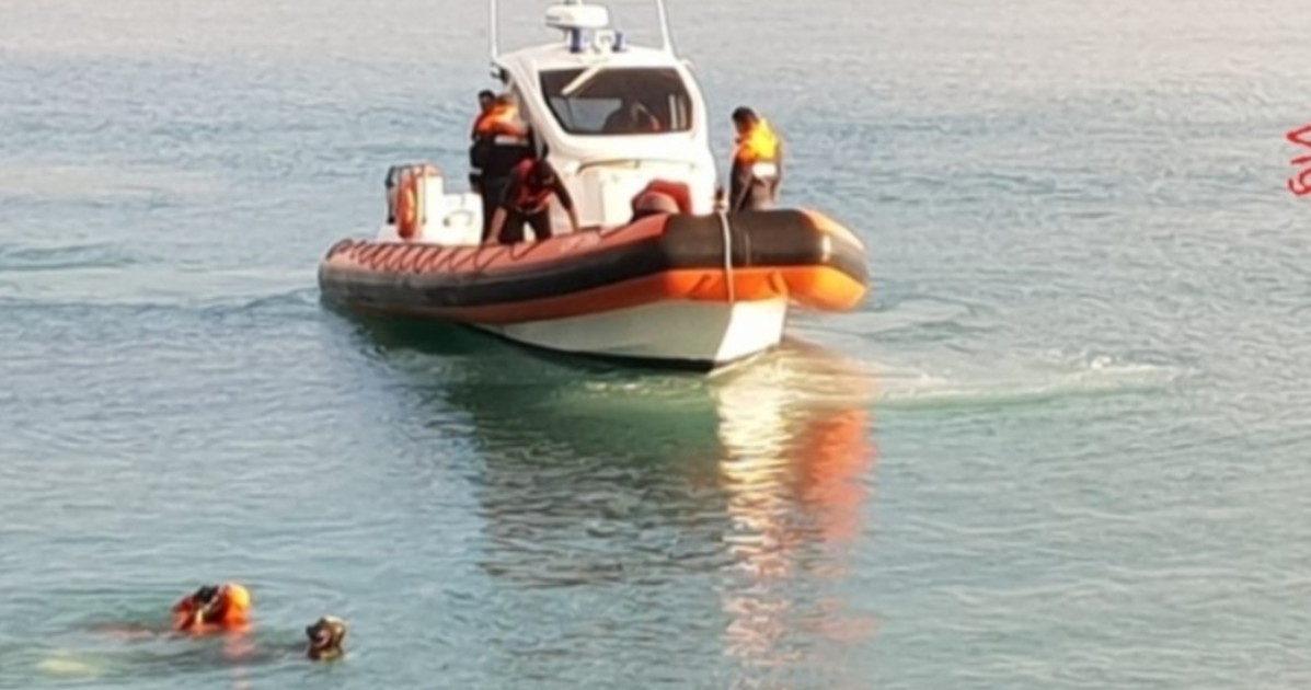 portovenere cade dal gommone e scompare in mare a ferragosto disperso un 21enne da Liberoquotidiano.it portovenere cade dal gommone e scompare in mare a ferragosto disperso un 21enne