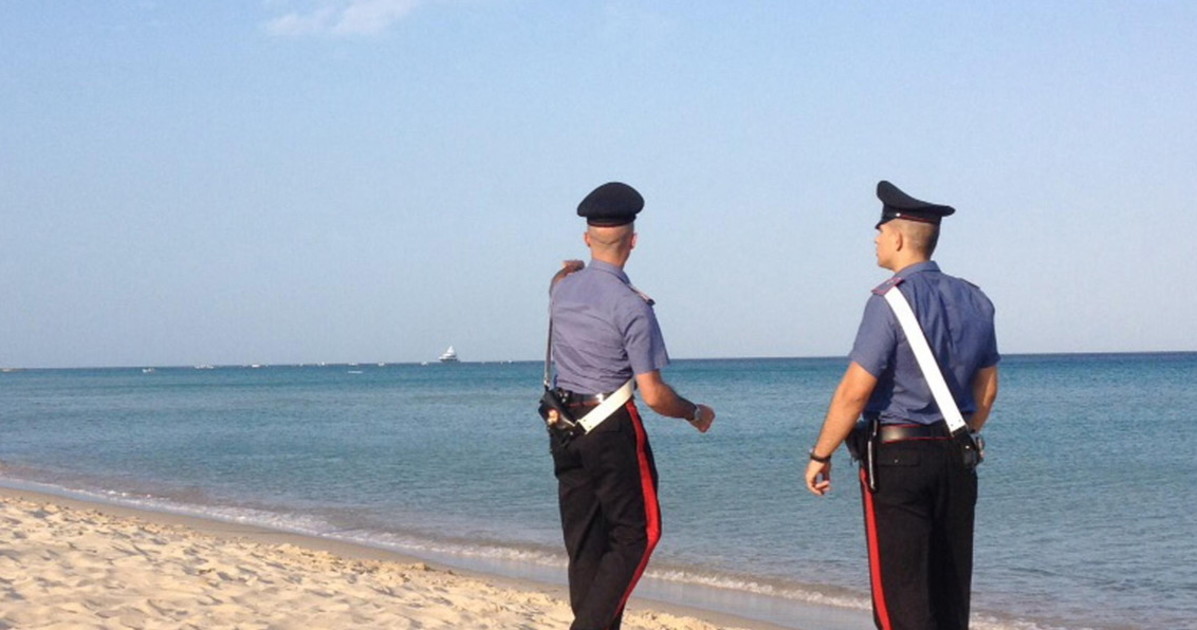 forte dei marmi violenta lite tra stranieri in spiaggia 30enne sedato e portato via dagli agenti da Liberoquotidiano.it forte dei marmi violenta lite tra stranieri in spiaggia 30enne sedato e portato via dagli agenti