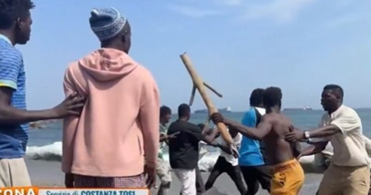 ceuta rissa bestiale tra i migranti davanti all inviata di zona bianca per una donna 232 pericoloso da Liberoquotidiano.it ceuta rissa bestiale tra i migranti davanti all inviata di zona bianca per una donna 232 pericoloso