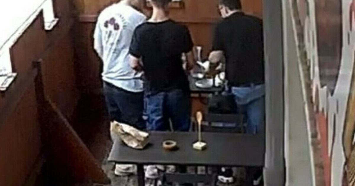 chiedono da mangiare ma il locale sta chiudendo il gesto da applausi da Liberoquotidiano.it chiedono da mangiare ma il locale sta chiudendo il gesto da applausi