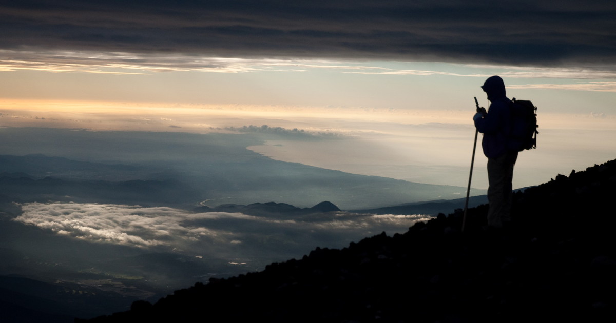 monte fuji pap224 sono stanco e lo lascia solo per otto ore durante la scalata da Liberoquotidiano.it monte fuji pap224 sono stanco e lo lascia solo per otto ore durante la scalata