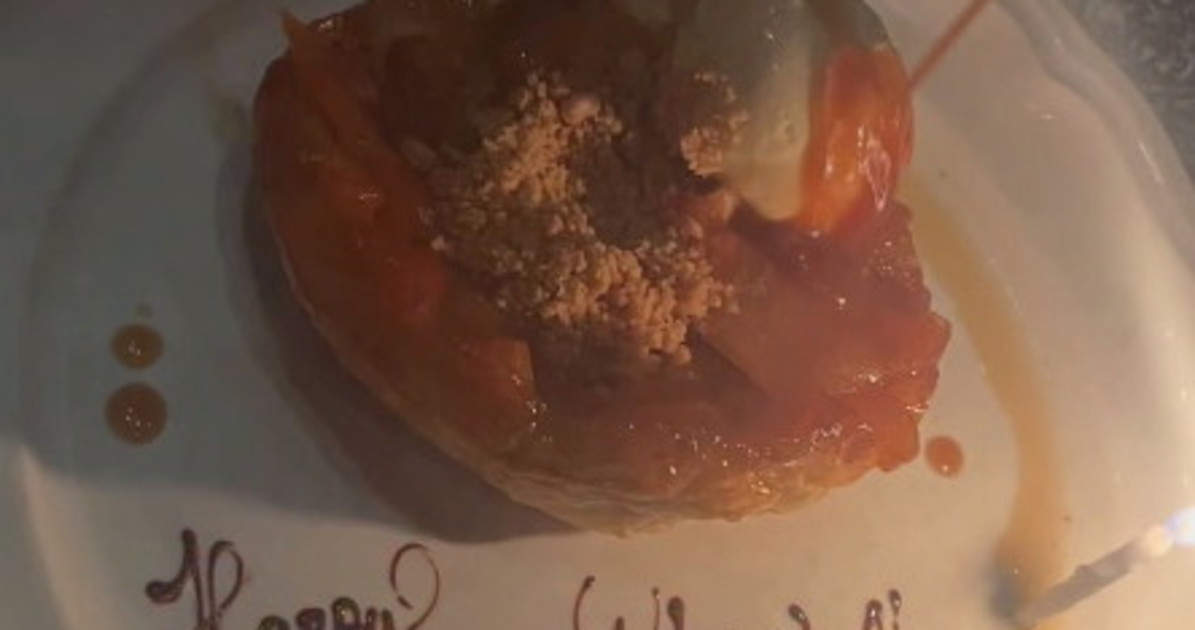 ristorante la scritta offensiva sul piatto con il dolce compleanno rovinato da Liberoquotidiano.it ristorante la scritta offensiva sul piatto con il dolce compleanno rovinato
