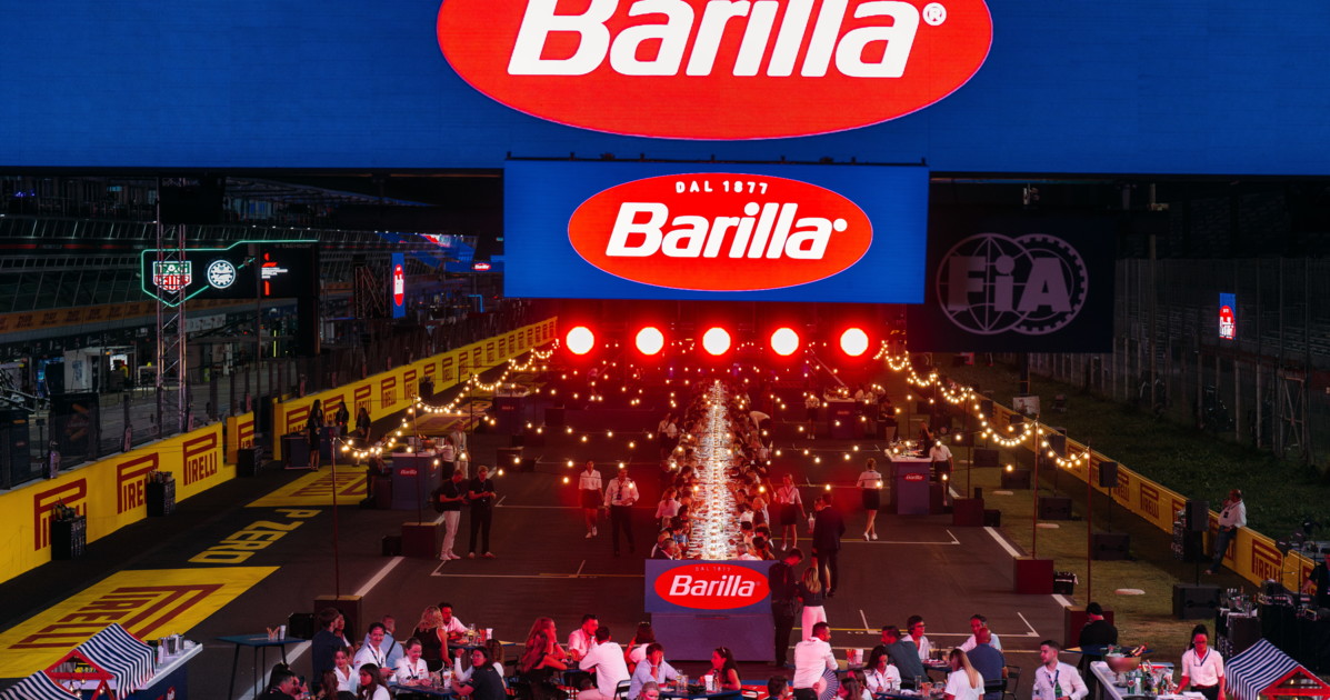 con la tavolata barilla mette a tavola la formula 1 da Liberoquotidiano.it con la tavolata barilla mette a tavola la formula 1