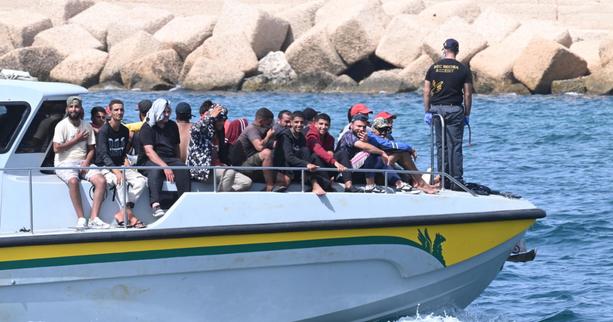 cagliari barchino di migranti a tutta velocit224 verso la spiaggia insorgono i bagnanti da Liberoquotidiano.it cagliari barchino di migranti a tutta velocit224 verso la spiaggia insorgono i bagnanti