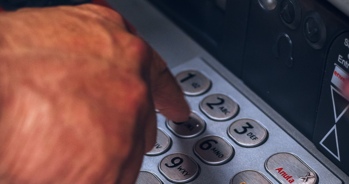 bancomat stampi la ricevuta occhio alla truffa conto svuotato da Liberoquotidiano.it bancomat stampi la ricevuta occhio alla truffa conto svuotato
