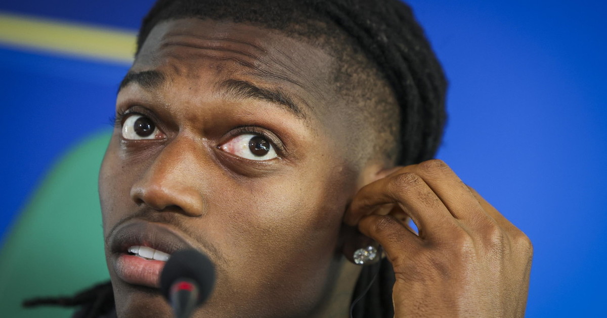 rafa leao si presenta al galatasaray le parole che fanno infuriare i milanisti da Liberoquotidiano.it rafa leao si presenta al galatasaray le parole che fanno infuriare i milanisti