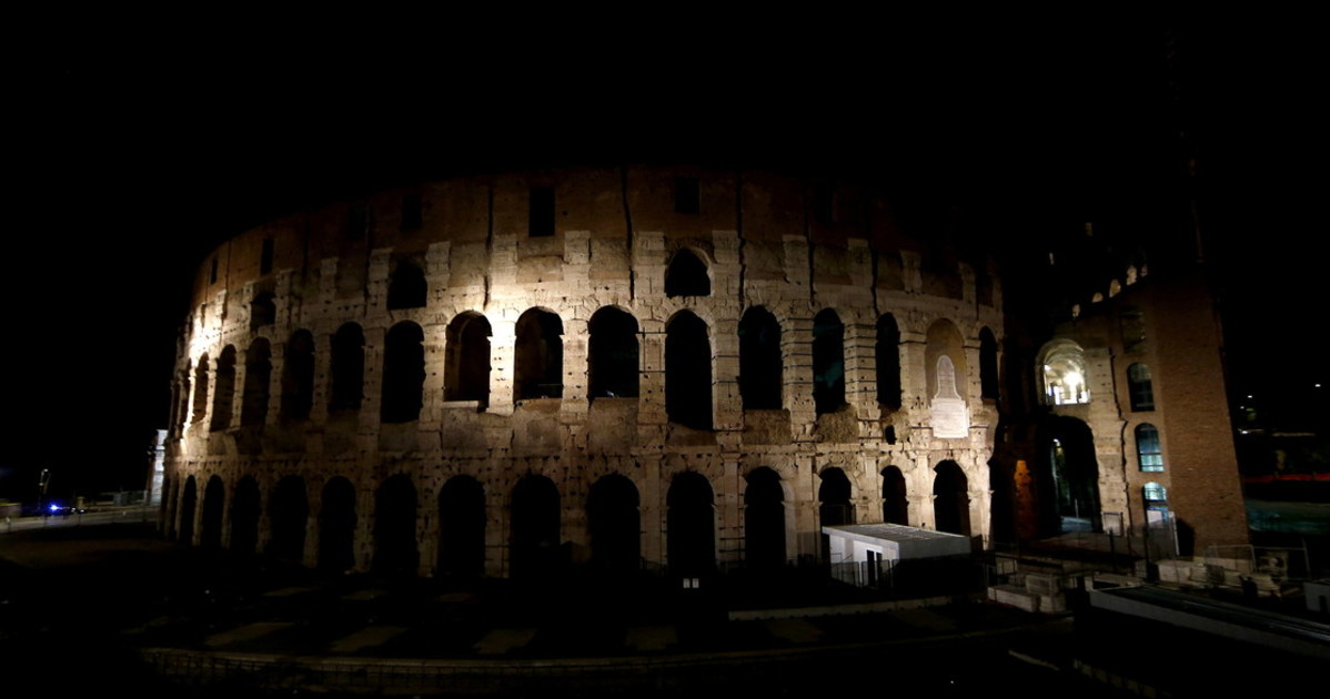 colosseo tragedia nella notte operaio di 22 anni precipita e muore chi era andrea moretti da Liberoquotidiano.it colosseo tragedia nella notte operaio di 22 anni precipita e muore chi era andrea moretti