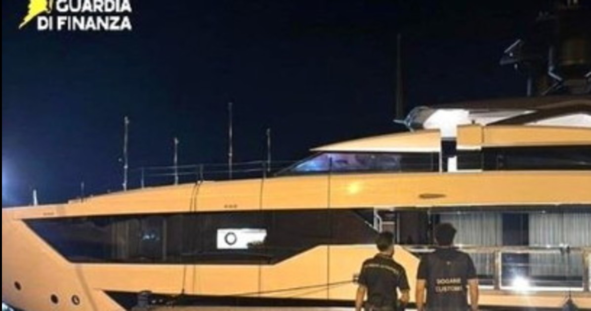 roccella jonica lo yacht sequestrato il clamoroso sospetto di chi era da Liberoquotidiano.it roccella jonica lo yacht sequestrato il clamoroso sospetto di chi era