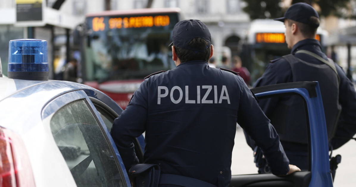 roma nigeriano accoltella una 28enne e semina il panico in stazione dove lo hanno beccato da Liberoquotidiano.it roma nigeriano accoltella una 28enne e semina il panico in stazione dove lo hanno beccato