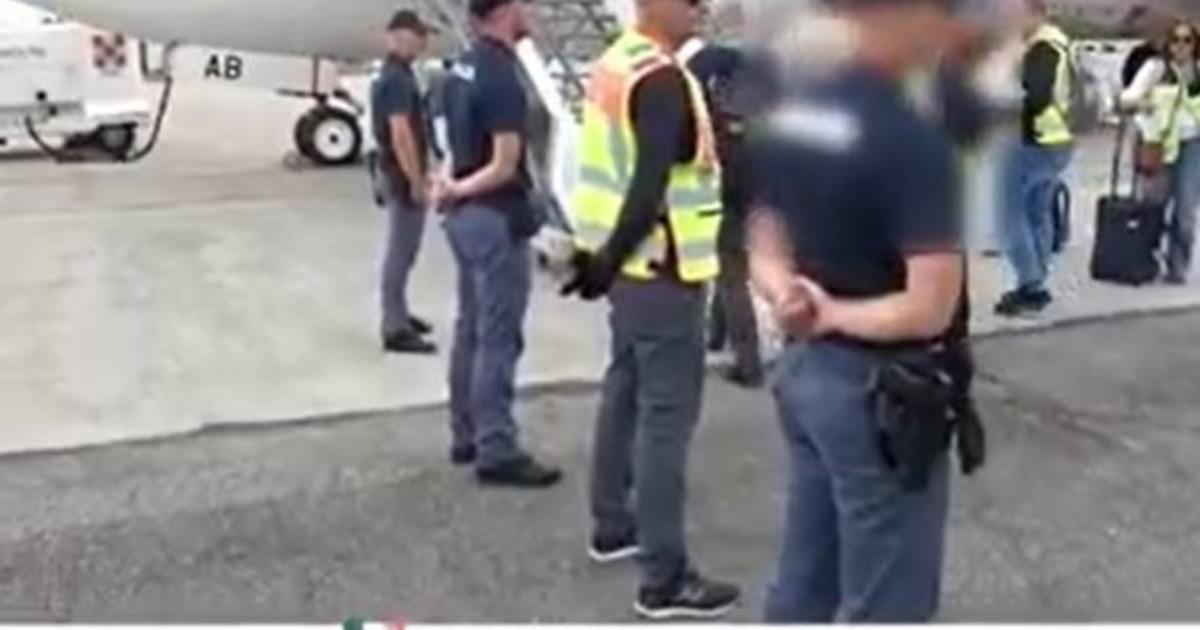 bratan blocca la milano meda per girare un video espulso piantedosi imbarcato sul primo volo da Liberoquotidiano.it bratan blocca la milano meda per girare un video espulso piantedosi imbarcato sul primo volo