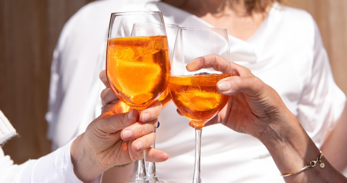 venezia sottomarche nelle bottiglie originali scoppia il caso dello spritz tarocco da Liberoquotidiano.it venezia sottomarche nelle bottiglie originali scoppia il caso dello spritz tarocco